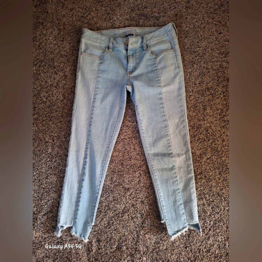 American Eagle women's blue jeans mid rise.
